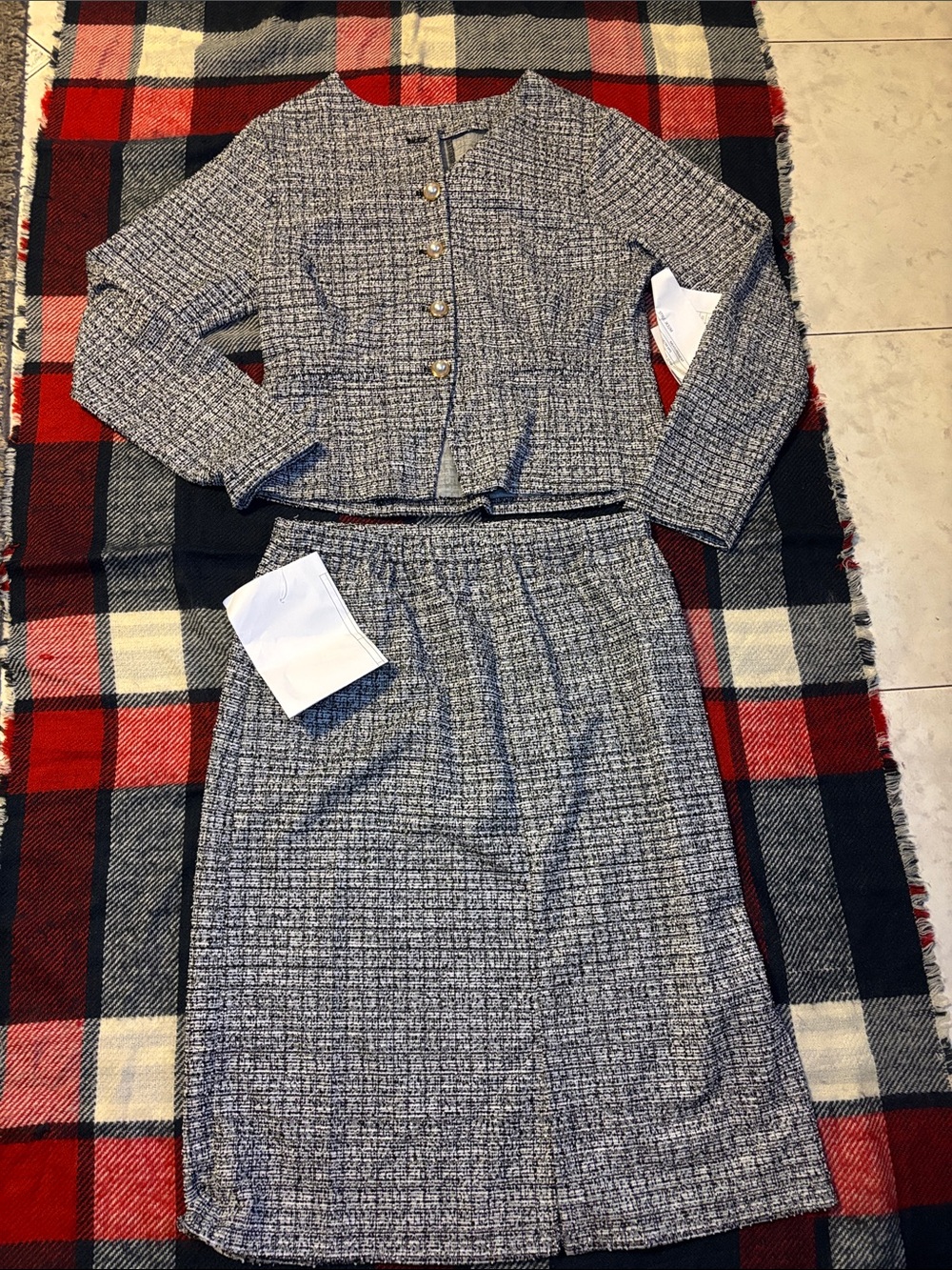 GiCCI Classic Tweed Two-Piece Skirt Suit - Black & White